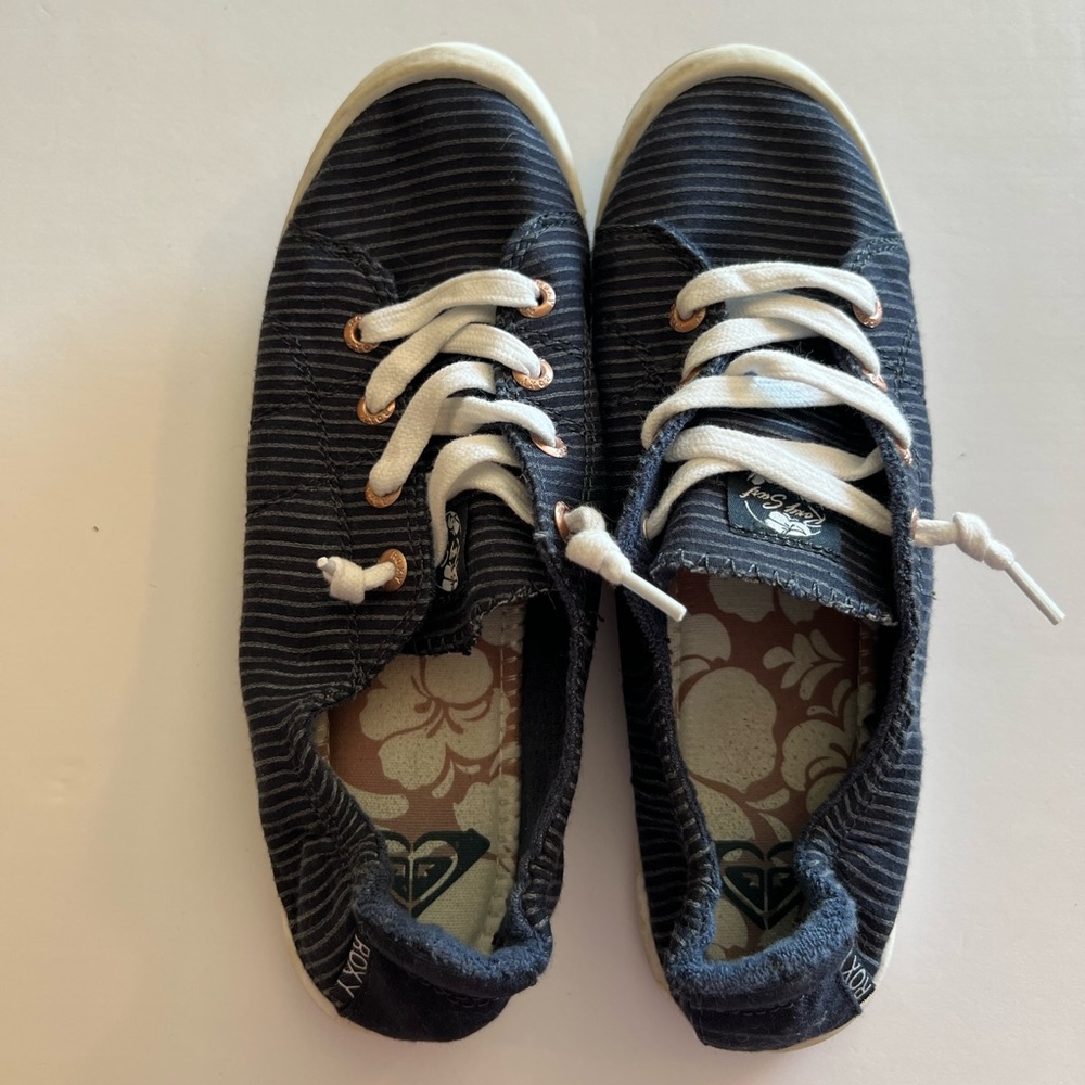 Navy blue Roxy slip on sneaker